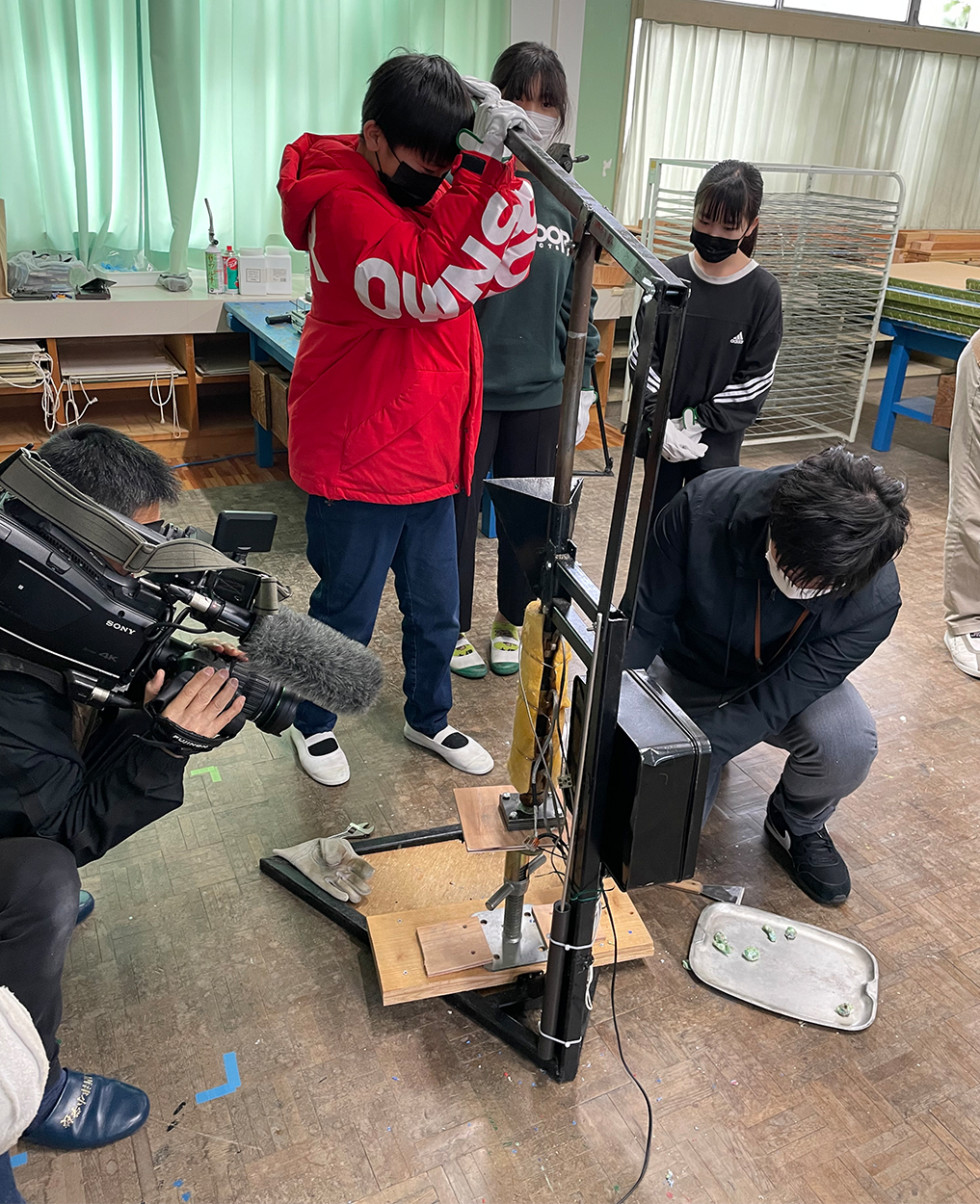 東唐津小学校 リサイクル名札づくり